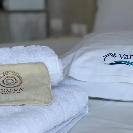 アパート Vana & *